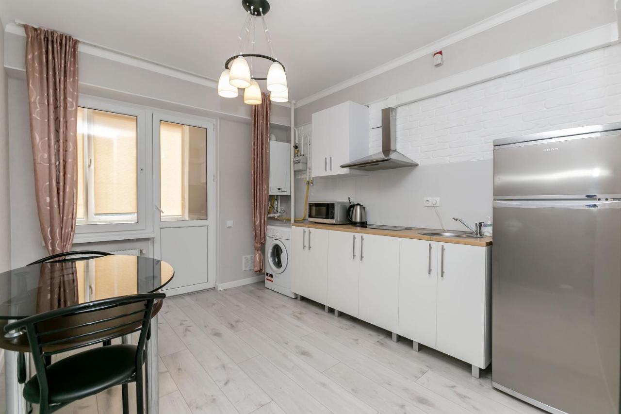Apartament In Zona Centrala Si Parc Chişinau Exteriör bild